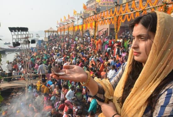 Varanasi - Take a holy bath in Ganges River