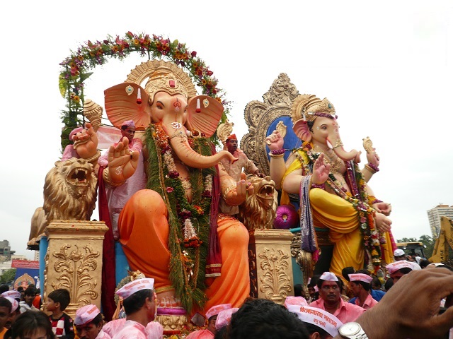 Mumbai-during-the-festival-of Ganesh-Chaturthi-Chiku-cab-Blog