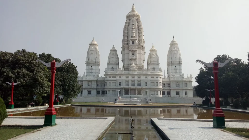 Distance Between Varanasi and Kanpur