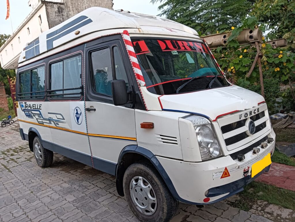 21 seater tempo traveller